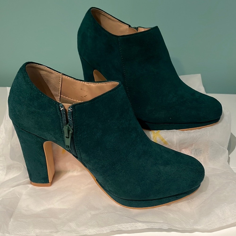 Allegra green booties
